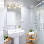 Center 2 Apartment Roses